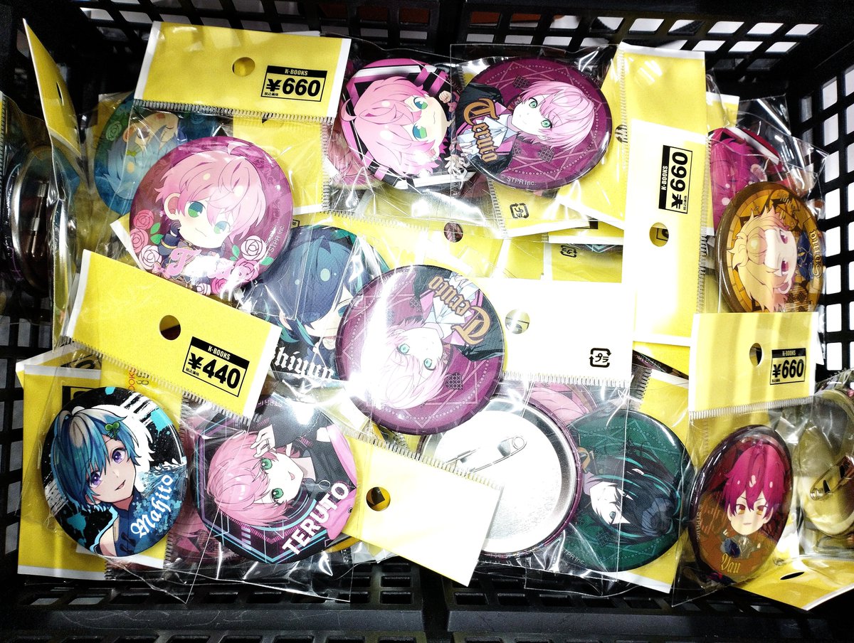 入荷情報】 騎士A 缶バッジやフォトカード等、 各種グッズが入荷しま