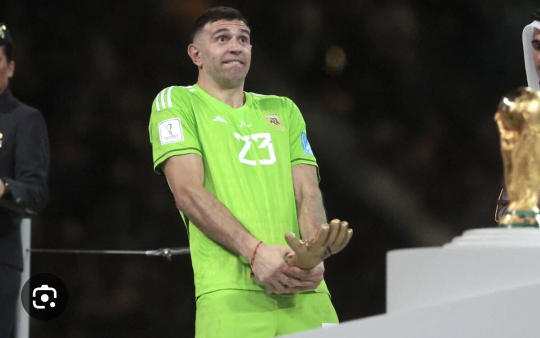 Parisien88off's tweet image. " parfois y a des joueurs qui ne savent pas fêter une victoire " 
🤡🤡🤡🤡🤡