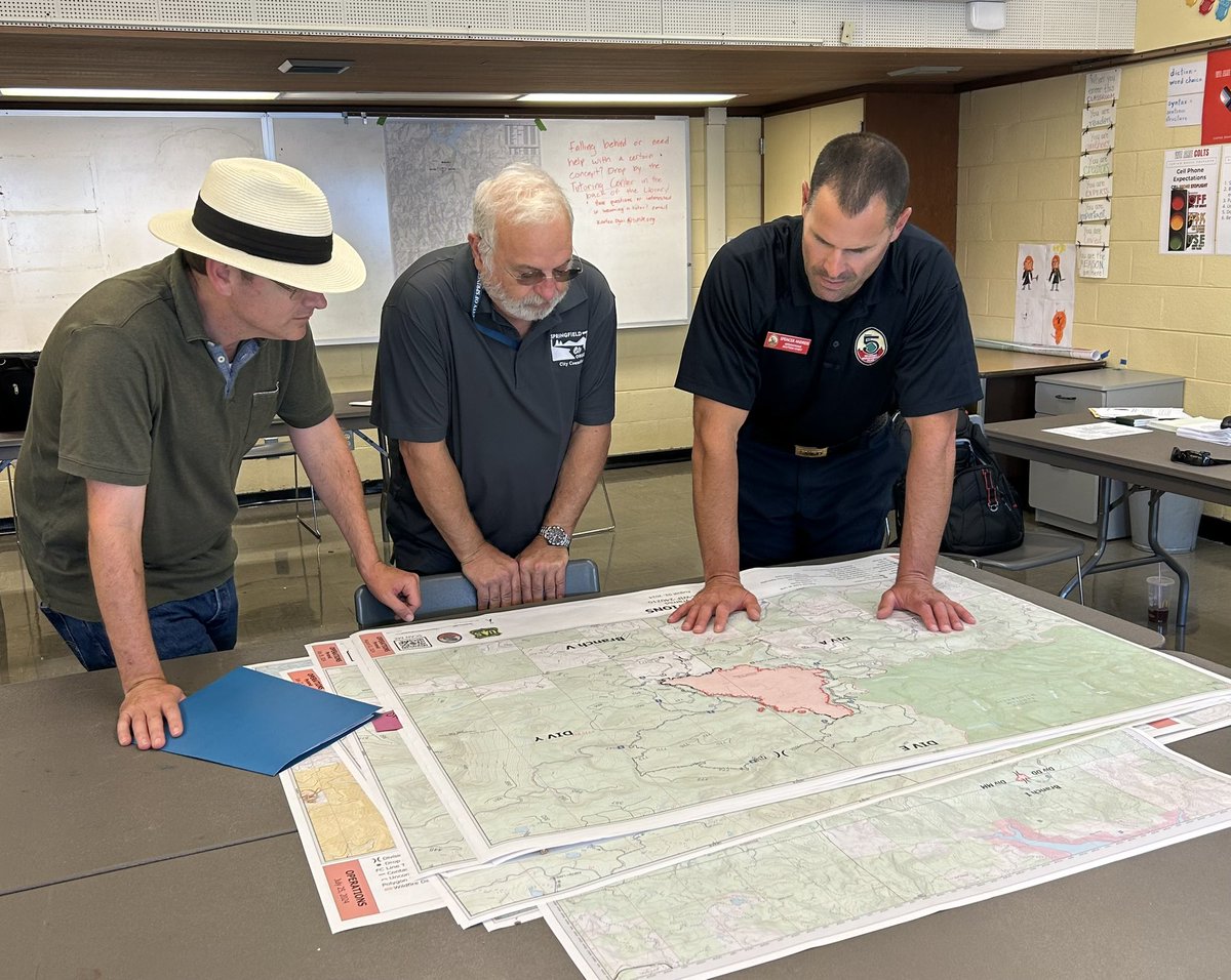 SeanVanGordon's tweet image. Thank you to the staff of the Pyramid Fire and #slatefire incident command post located at Thurston High for providing a tour and update to myself, Councilor Pishionari and @cityspfldoregon staff. Your work and dedication to work these fires is appreciated by #springfield.