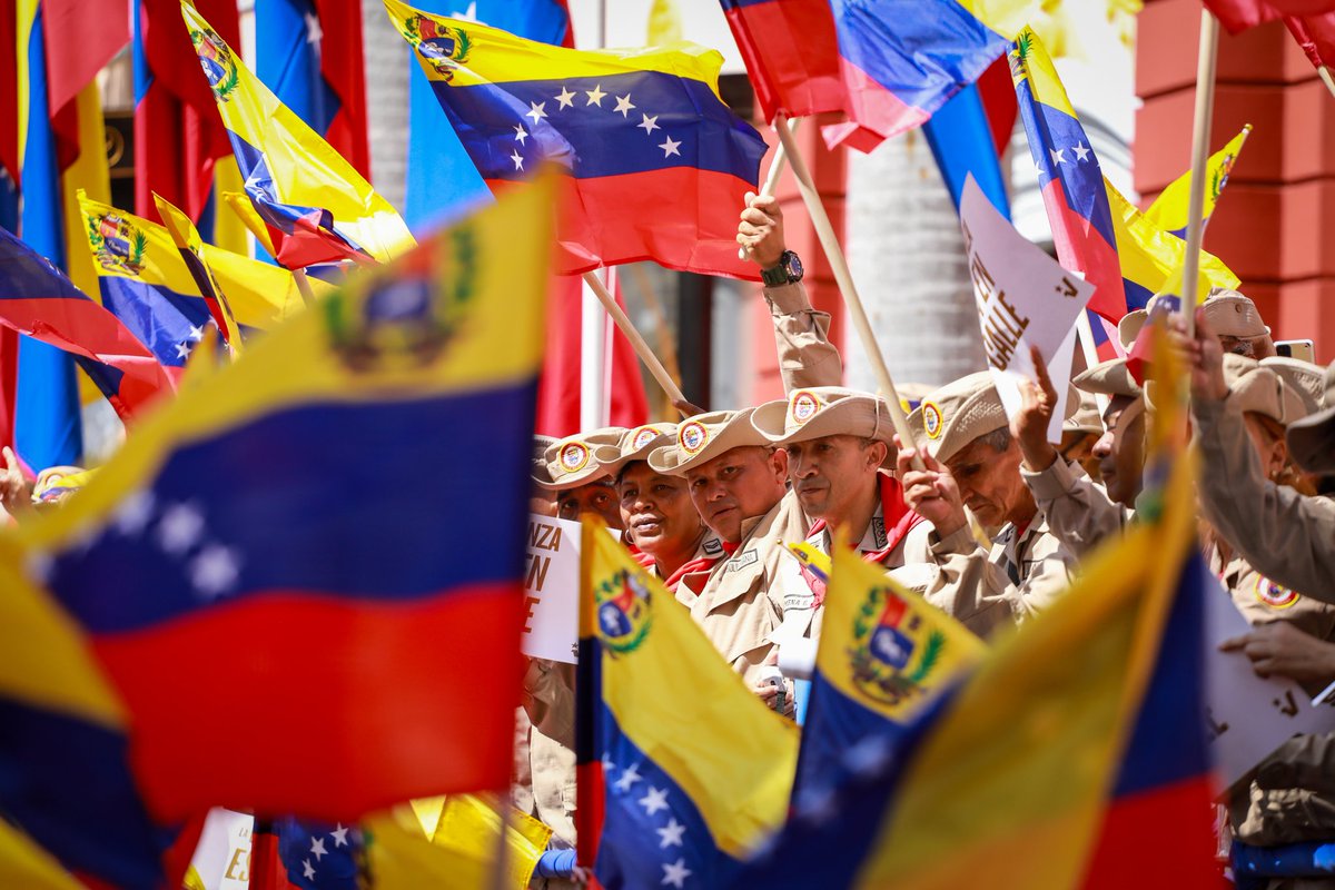 #3Ago  🇻🇪 📢 ¡ETIQUETA DEL DÍA! ▶️

#PaísDeOchoEstrellas 🇻🇪

¡Viva mi Bandera! ⭐⭐⭐⭐⭐⭐⭐⭐