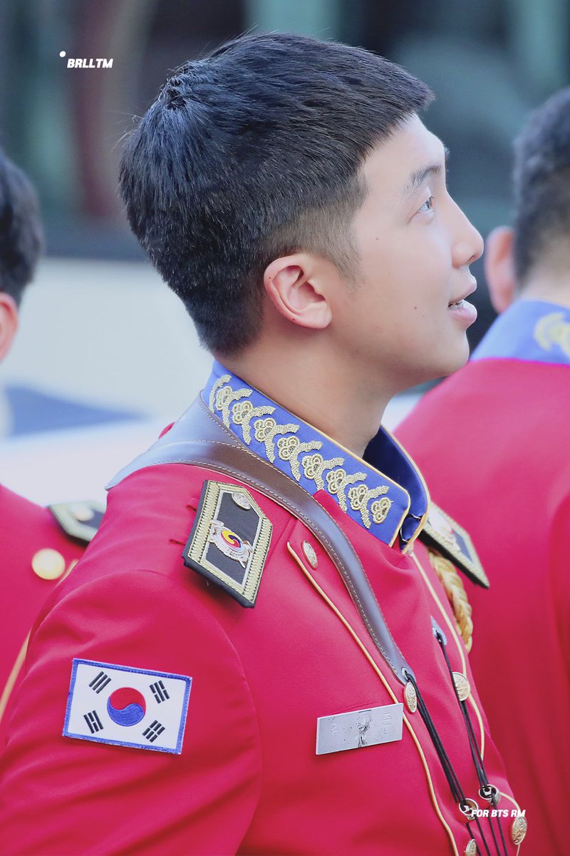 Brillante_Mon's tweet photo. 240802 화천토마토축제 군악대 

#방탄소년단 #BTS #알엠 #RM #김남준 @BTS_twt

울퉁불퉁 멋진 몸매에 빨간 옷을 입고 🍅 https://t.co/tqQatnALec