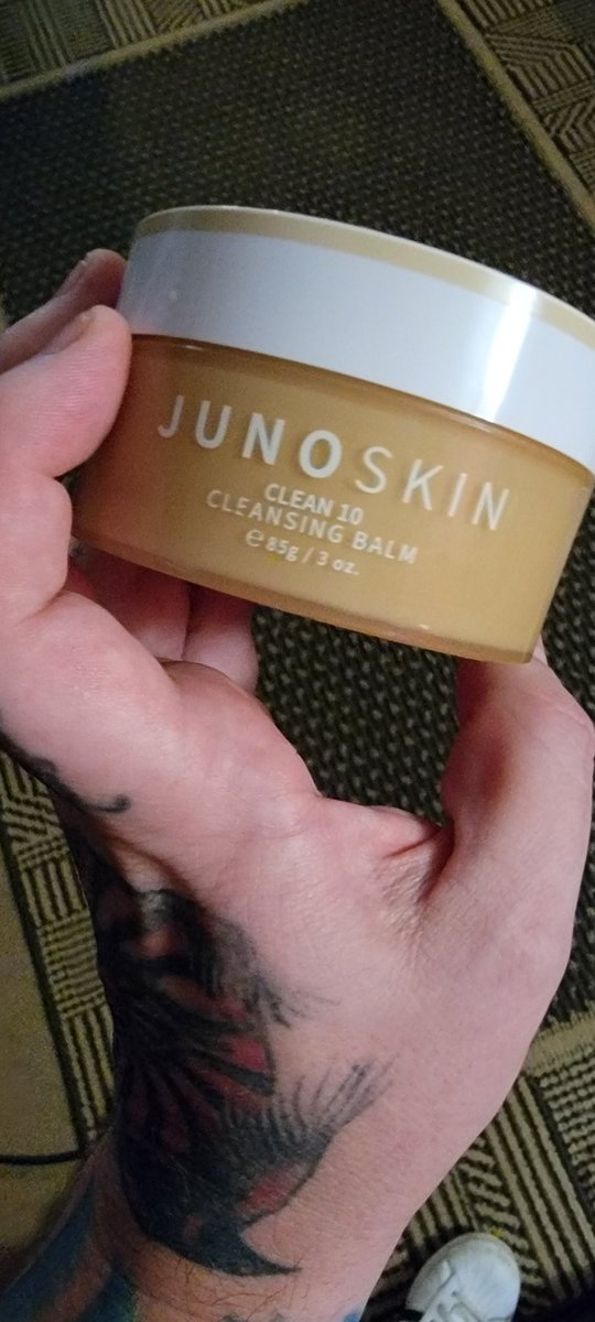 jdesomer's tweet photo. This shit smells exactly like ants, and I hate it. 🐜 🐜 🐜 https://t.co/0F6vUZWKiE