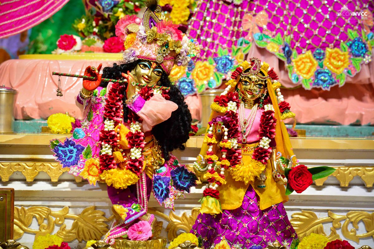ISKCONPune's tweet photo. 🙏🏽Today's Darshan 📿 🗓03-0-2024🙏
🌷Sri Sri Radhavrindavanchandra🌷
🚩@ISKCONNVCCPune🚩
.
.
#ISKCONNVCCPune #ISKCONNVCC #ISKCONPune
#ISKCON #ISKCON #3rdaugust #3rdaugust2024 #Saturday
#kirtan #Harekrishna #Krishna #Kirtan #Krishna
#Harinaamsankirtan #Radheshyamdas
#Radhe #Radha https://t.co/fe7efb78Wg