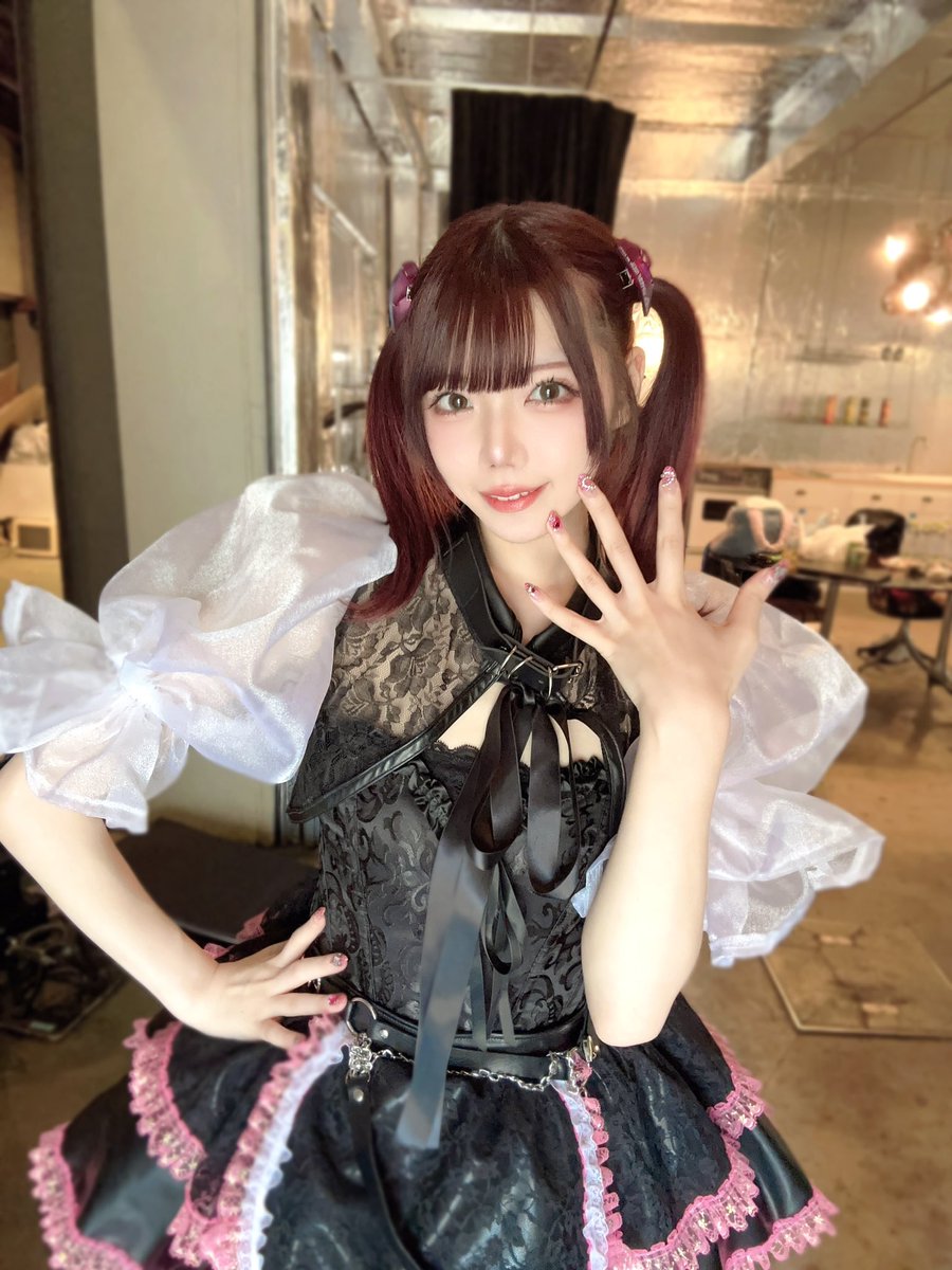 🪬魔訶不思議変革者ｰデスデスｰ🪬 【@desdes__info 】の不二子です👾 赤