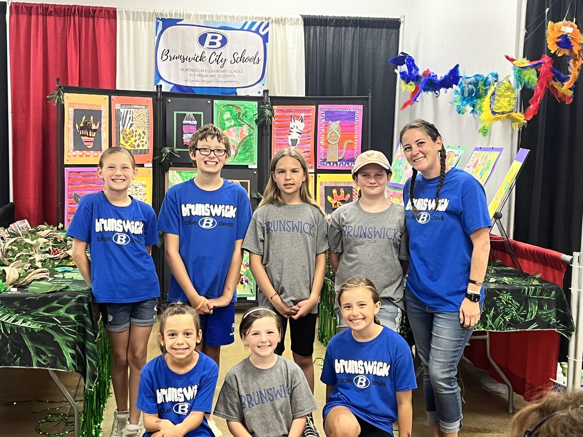 HuntingtonArt1's tweet photo. Beyond proud of these @BrunswickCSD @BCSDHuntington kiddos right here for having incredible courage to get in front of the @MedinaCtyFair judging board and be interviewed and show off their art exhibition. Amazing job!! 🎨🌿🦓💙 #brunswickpride #communication #jobd https://t.co/6l5qTBM3kE