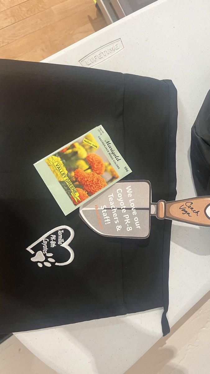 Thank you ⁦<a href="/MLopez_TISD/">Myrna Lopez-Patti, M.Ed</a>⁩ for this cool gift! 😎