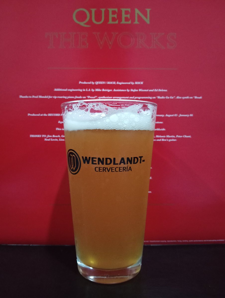 FCervisia's tweet photo. Más #CebadaYVinyl con Sexy Socks una WC IPA de @cerveceriaW y #Cardera con aromáticos y herbales 6.9%
The Works de @QueenWillRock 1984
#Frigus #beer #cerveza #craftbeer #beerme #beerlover #beertime #BrothelHB #drinkbeer #vinylrecords #vinylcollection #viernes #tgif #drinks https://t.co/7OqTVeMuNo