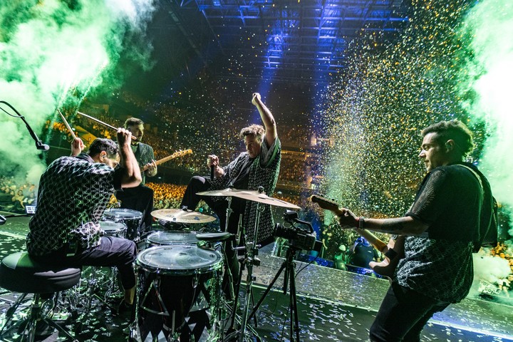 tanbionicaback's tweet photo. Chano: "Nos costó mucho hacer que ustedes escuchen nuestra música, leímos mucho, escuchamos música clásica y otras. Pero valió la pena. 
Siempre vamos a sacar música nueva, siempre vamos a ser Tan Bionica" https://t.co/dBK5SxmUcp