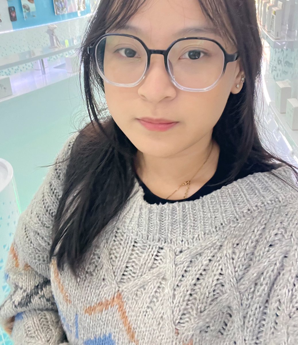 ciloqciliq's tweet photo. Pake kacamata sperti tacik jaga toko
Cik, ini berapa cik? 
Nego lah cik https://t.co/CTtcicNf7Q