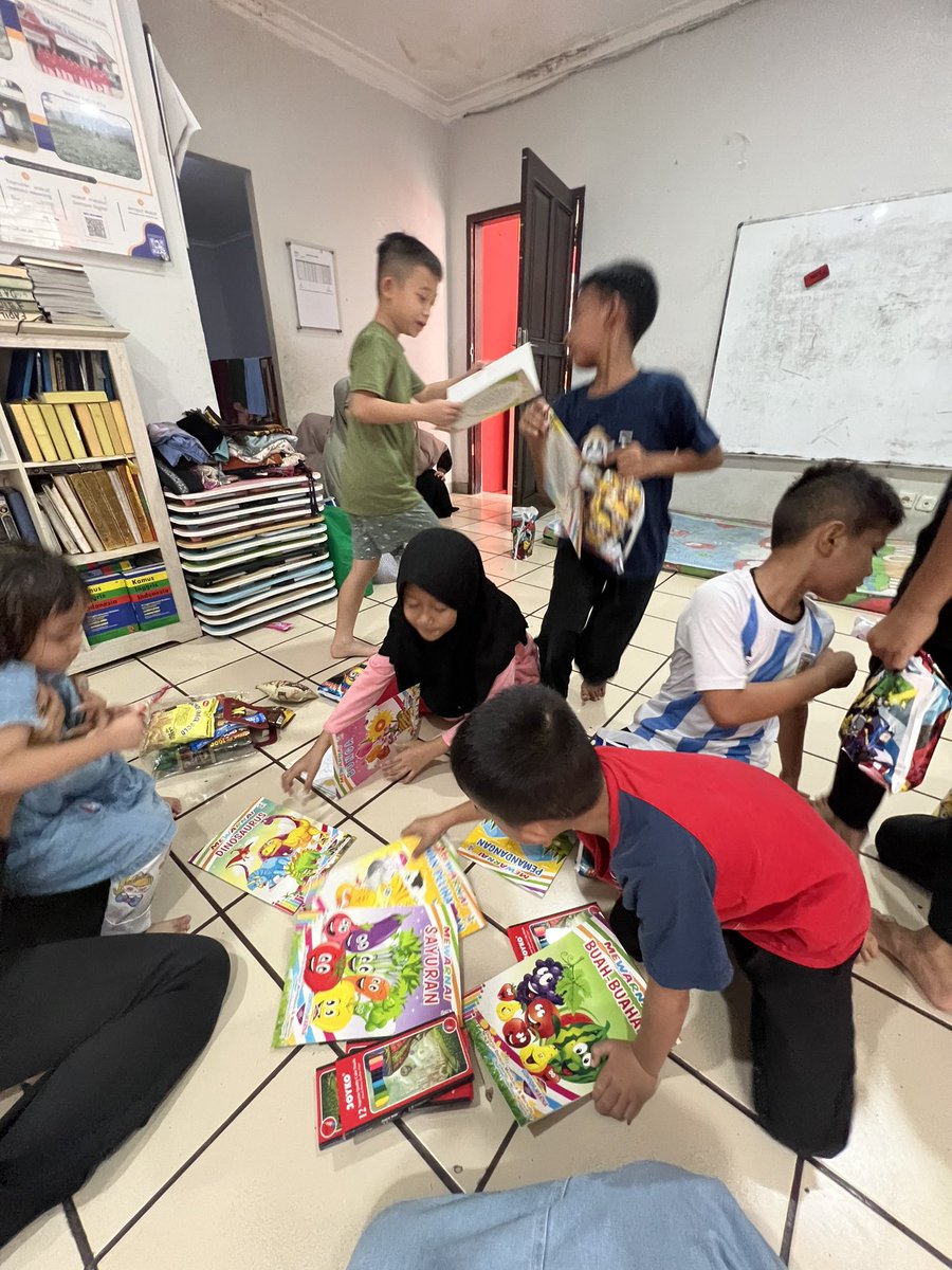 ivanatyyy's tweet photo. saturday well spent sharing joy with the kiddos at the orphanage 🤍✨ https://t.co/PuVweii5Dt