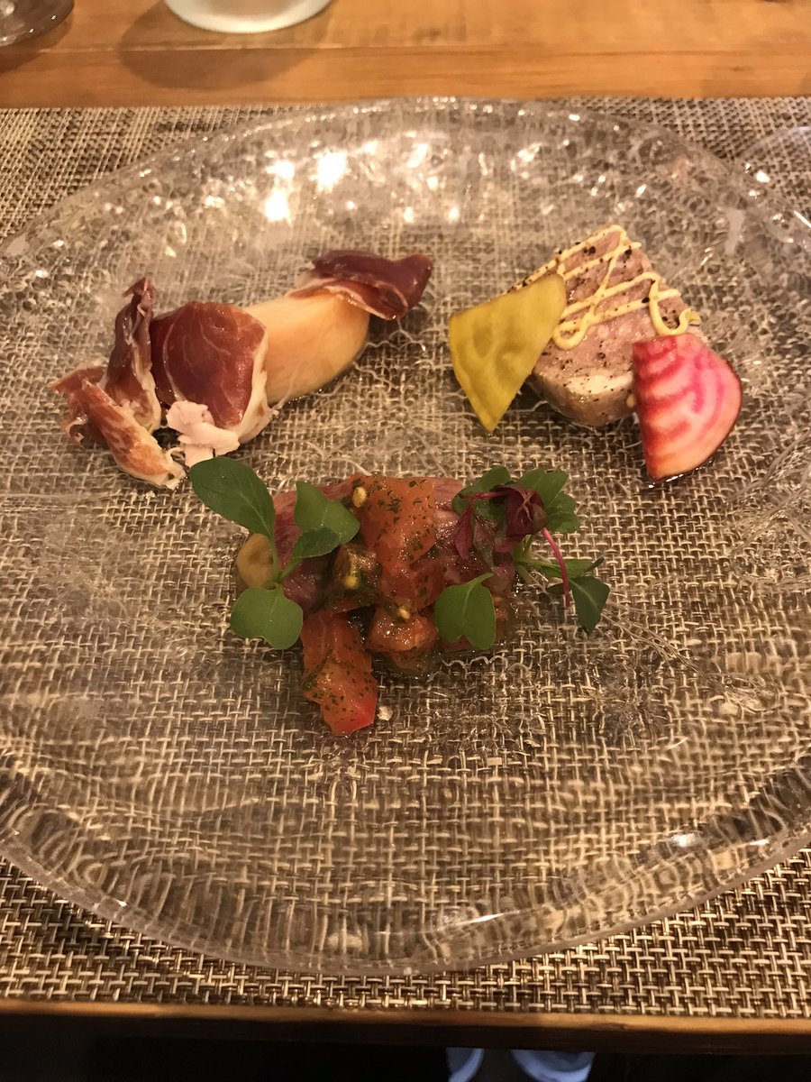 sV8i0B9TPzxULfO's tweet photo. ヒロさん昼からワイン進む　#大宮　#timbro さん。 ご夫婦で仲良く切盛りされてて美味しい料理に酒、丁寧な接客で最高✨ https://t.co/MWw3TbdX1A