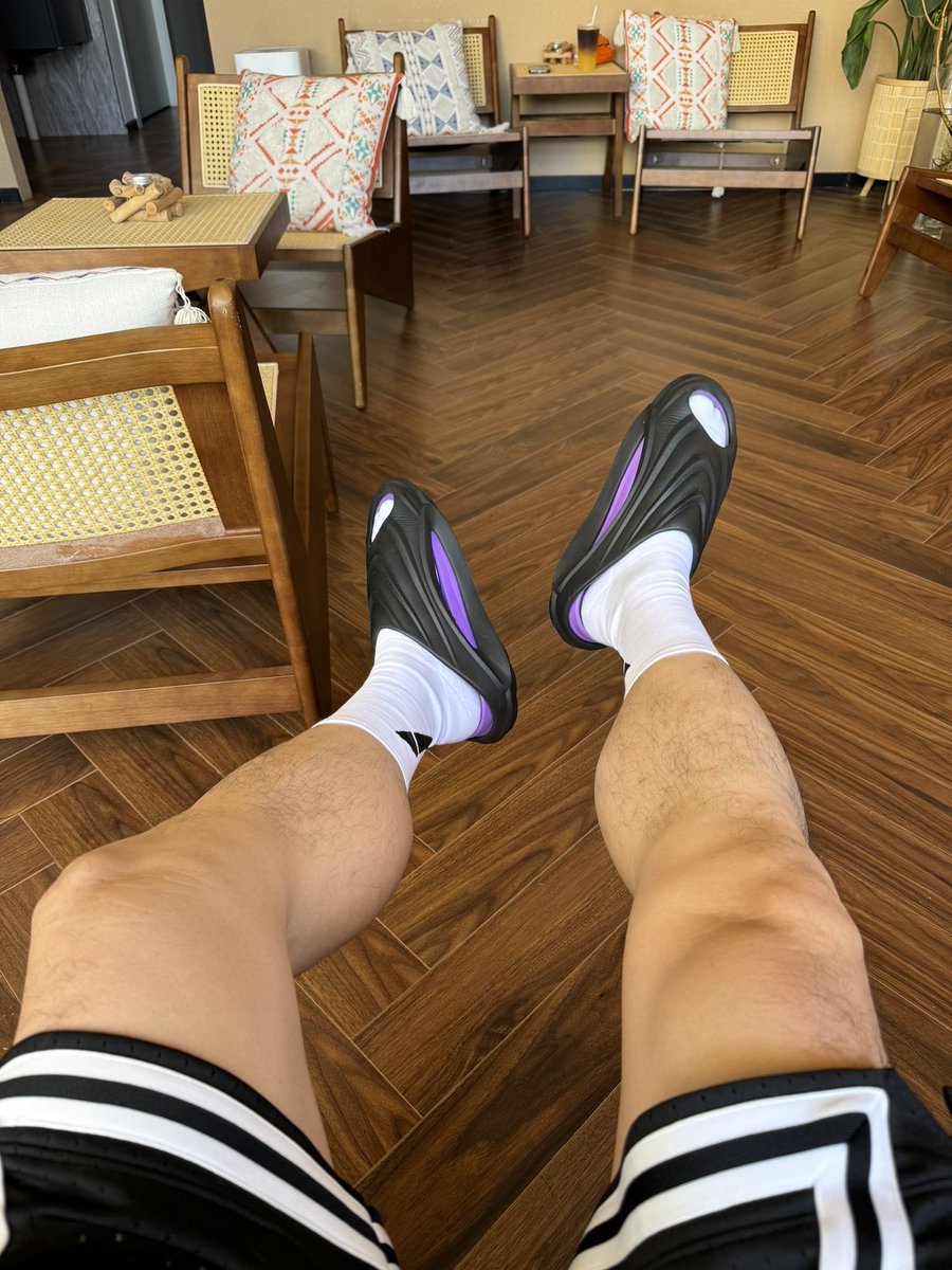 ocean5666's tweet photo. 继续练💪🏻
#脂包肌 #白袜 #男友臂
#粗腿 #大脚 #不是体育生 https://t.co/QXtrvKqNN4