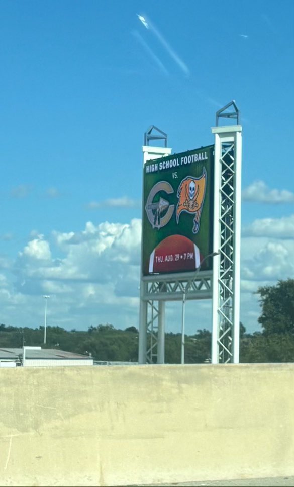 Fired up for our kids!! Alamodome Marquee!! Thanjs Coach Luna!!
<a href="/ComancheTXTr1be/">RollTribe</a> #RollTribe