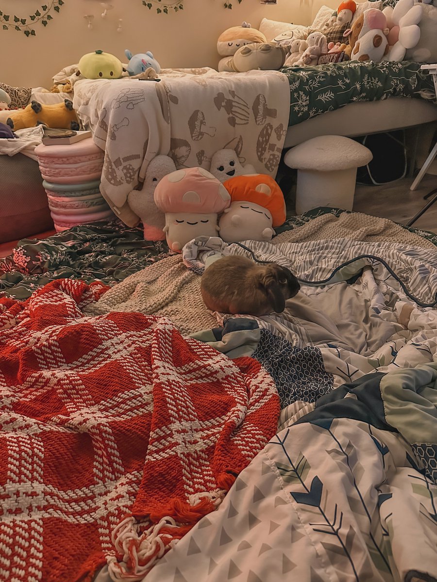 Setup a cozy game night to play Stardew with my lil cousin &amp; it was so fun 🥹👩🏻‍🌾🌿✨