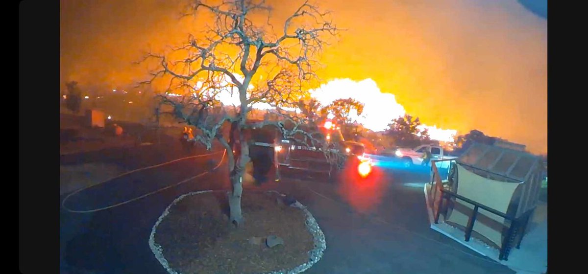 CALFIRECZU's tweet image. Scott Lotter lost his home in #CampFire. He rebuilt his new dream home in Richardson Springs. On the 1st night of #ParkFire, it was flashbacks to that awful event in 2018. Lotter's neighborhood evacuated, but as 🔥raced towards his home, fortunately Strike Team 9170C was nearby.