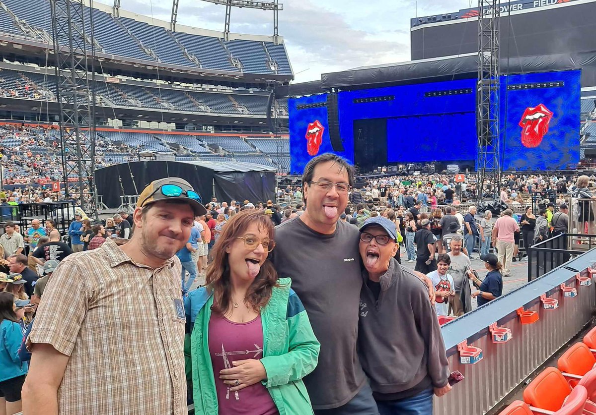 skillbillserv1's tweet photo. @WidespreadPanic These days are filled with best wishes. ur member who is going through the fight of a life all the best. Unbeknownst, possibly 1 of ur biggest fans passed &amp; today I got to meet both family &amp; Panic family!! If he’s the embodiment then🤘!! Micah Holper 1984-2024 https://t.co/IfXsRd2aO0
