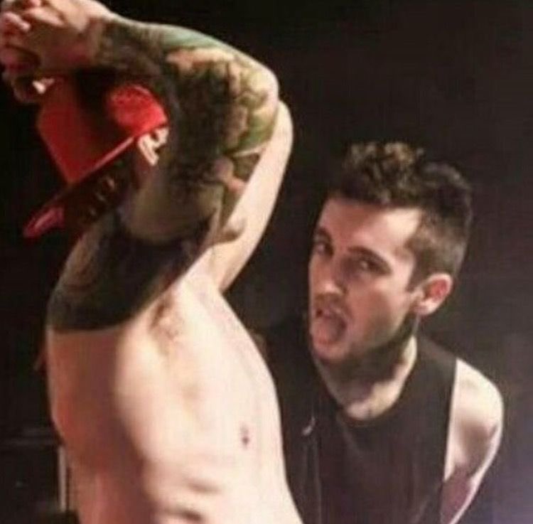catboyclikkie's tweet photo. “but he’s married and a christian” explain this. Quickly. https://t.co/aB5BP0Sv28