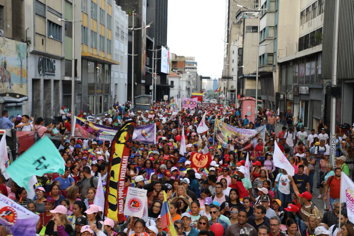 Ornella_Serrano's tweet photo. Hoy, nos unimos las mujeres de la Patria para expresar nuestro firme respaldo al presidente @NicolasMaduro.

Cuente con nuestro apoyo y disposición a trabajar codo a codo en la construcción de un #Futuro más equitativo para todas y todos. 

¡Juntas y Juntos somos más fuertes! 💜 https://t.co/RsZGeEtYjo