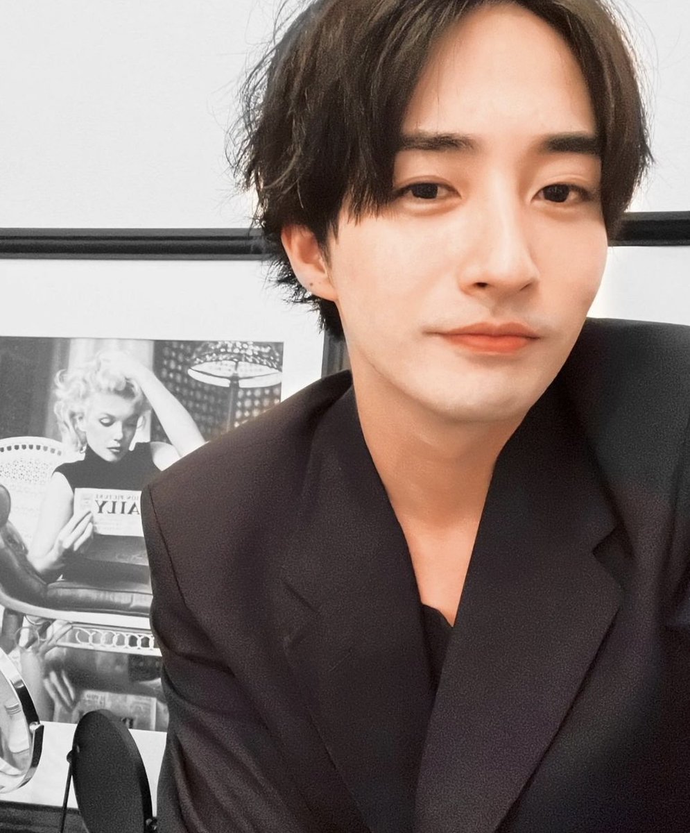 about_bw's tweet photo. @Robinacc2 이사람 어디갓나용 https://t.co/iQJNsH5VqO