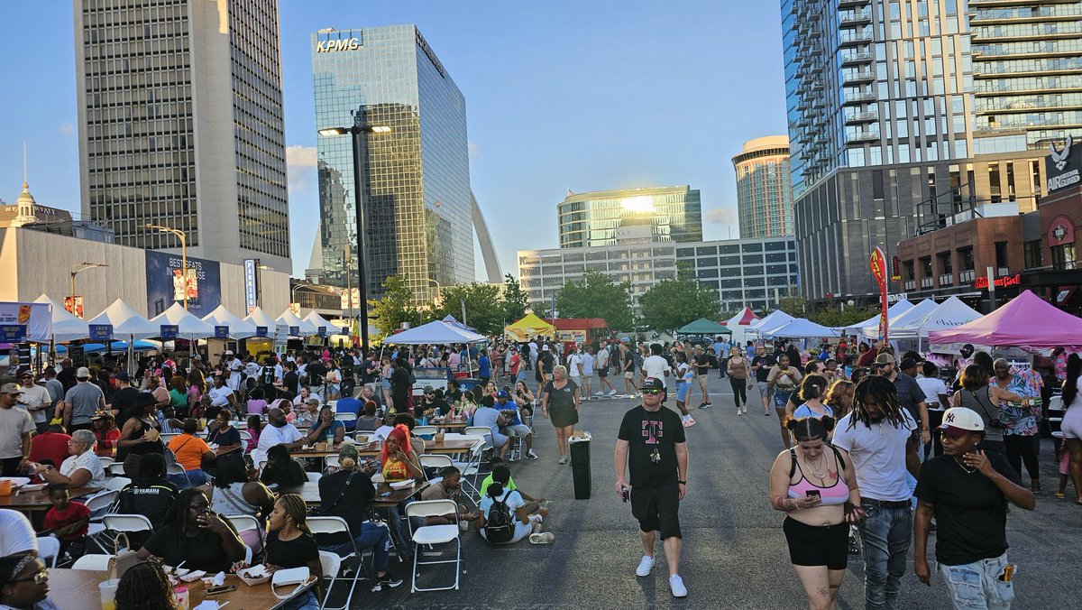 Apparently, I am visiting the <a href="/tastestl/">Taste of St. Louis</a> #Spicewar! Smells amazing! Looking forward to it all 😋