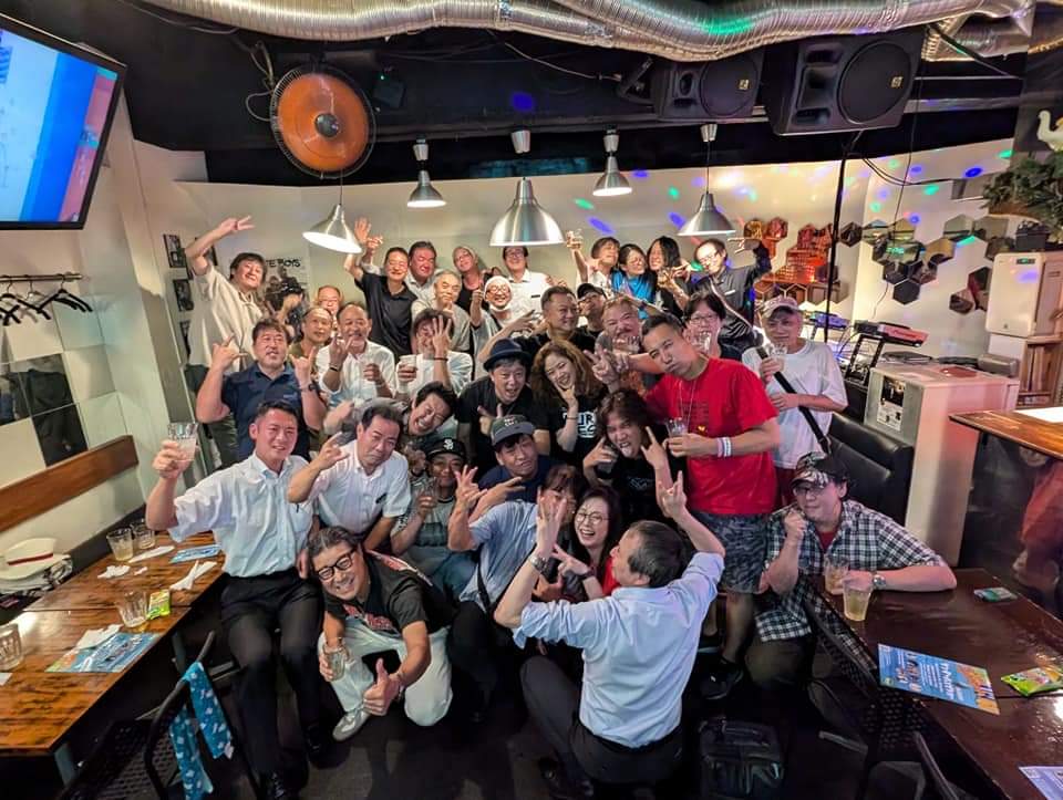 nittaskb's tweet photo. 昨夜はベーシストだけ40人程集まった飲み会でした🍺楽しかったけどベースの話は殆どしなかったなぁ(笑) https://t.co/ZrWOLrGldL