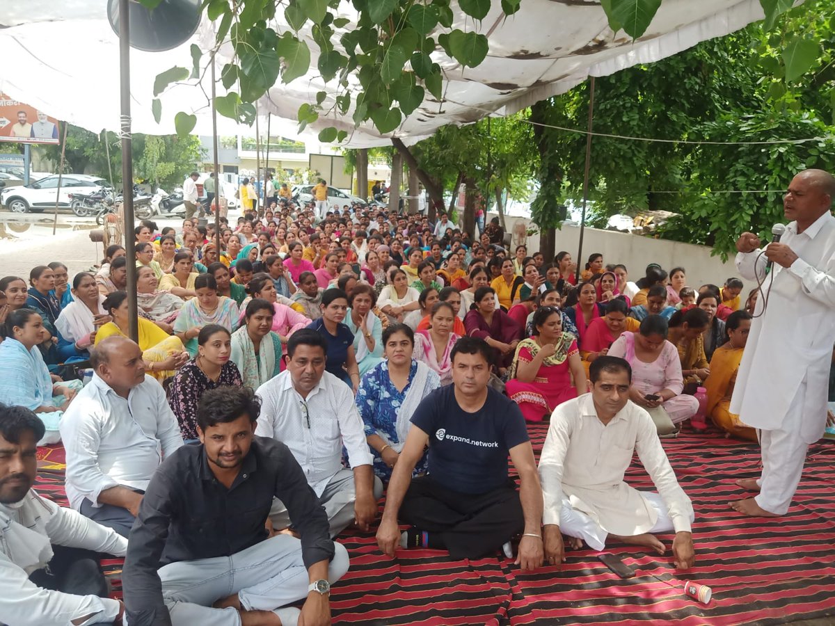 SandeepInsaa's tweet photo. NHM हरियाणा हजारों कर्मचारियों की भी सुनो :-
#NHM कर्मचारियों को पक्का करो (काम पक्का तो नोकरी कच्ची क्यों , 1997 दे रहे NHM कर्मचारी अपनी सेवाएं)
#ज्यादा काम के लिए ज्यादा वेतन और भत्ते दो (कच्चे कर्मचारियों से दो से तीन कर्मचारियों का काम करवाया जाता है)
@PMOIndia @cmohry https://t.co/RndjGl1lLm