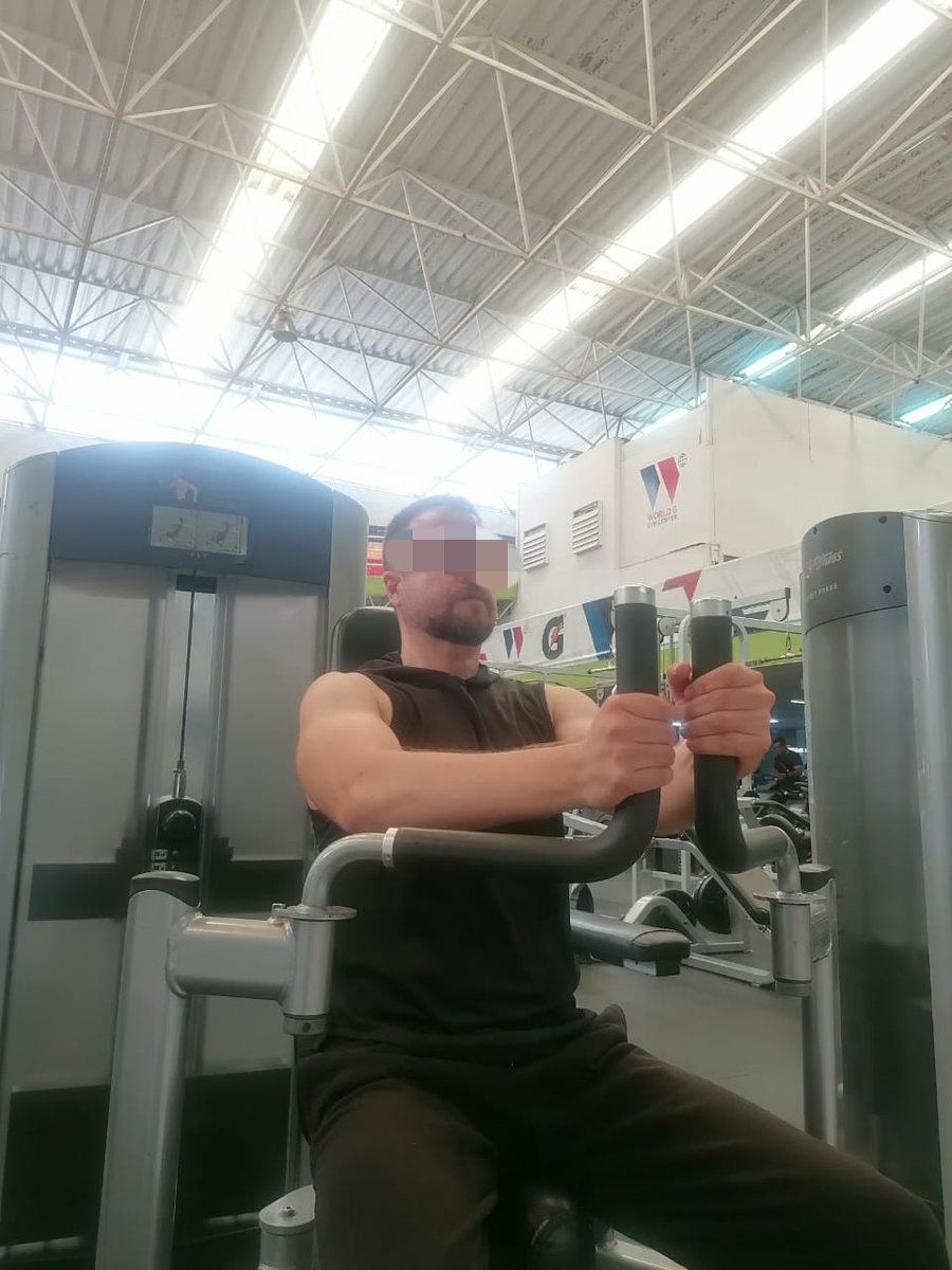 LibbyAndCarlo's tweet photo. Me encanta verlo sudar... Conmigo, haciendo ejercicio o acompañados 😏
#ParejaGdl #Blizz #SwSoft https://t.co/EGoruBNgEX