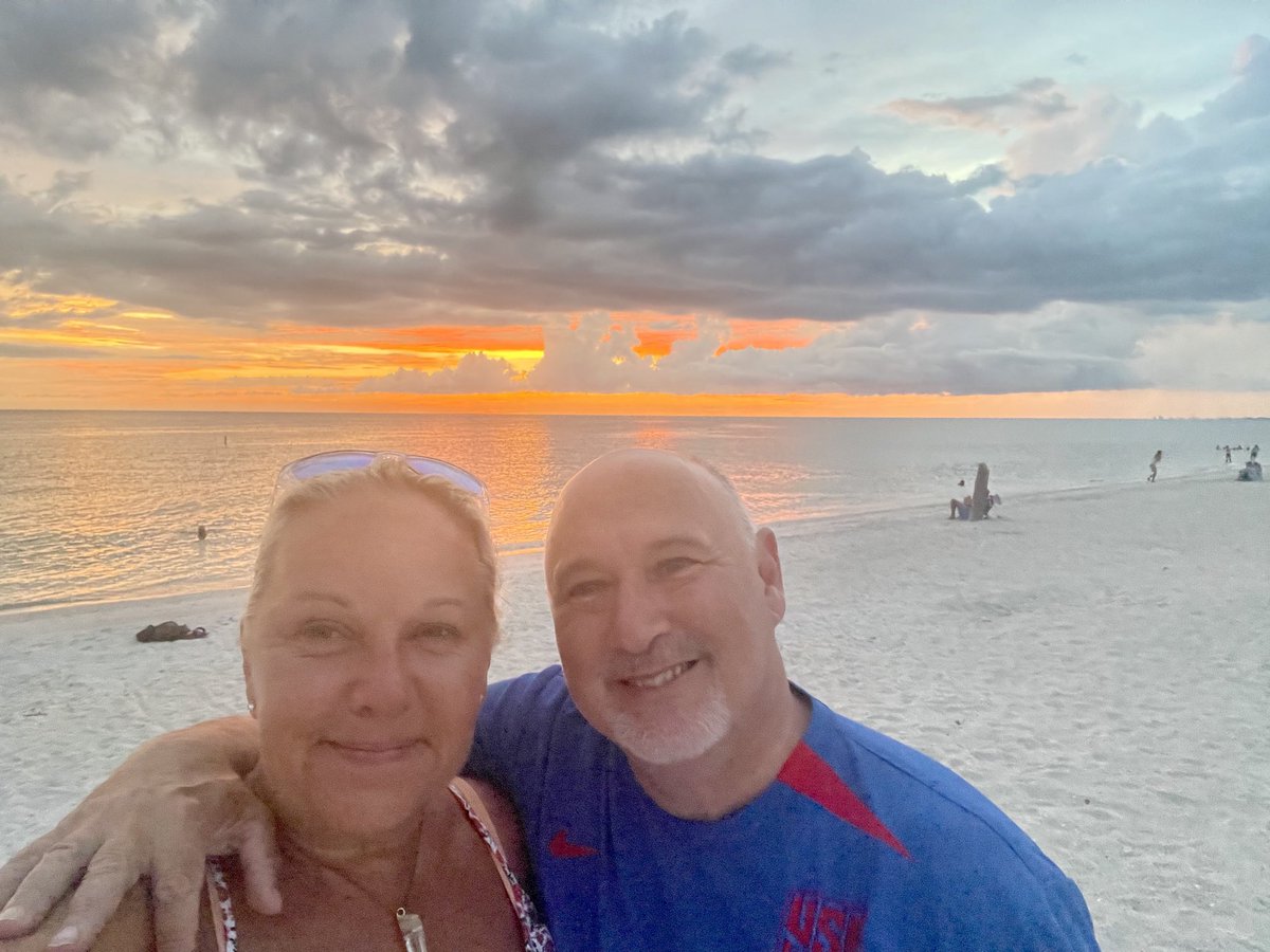 _silvergal's tweet image. The calm before the storm #floridasunsets #nokomis #beachlife