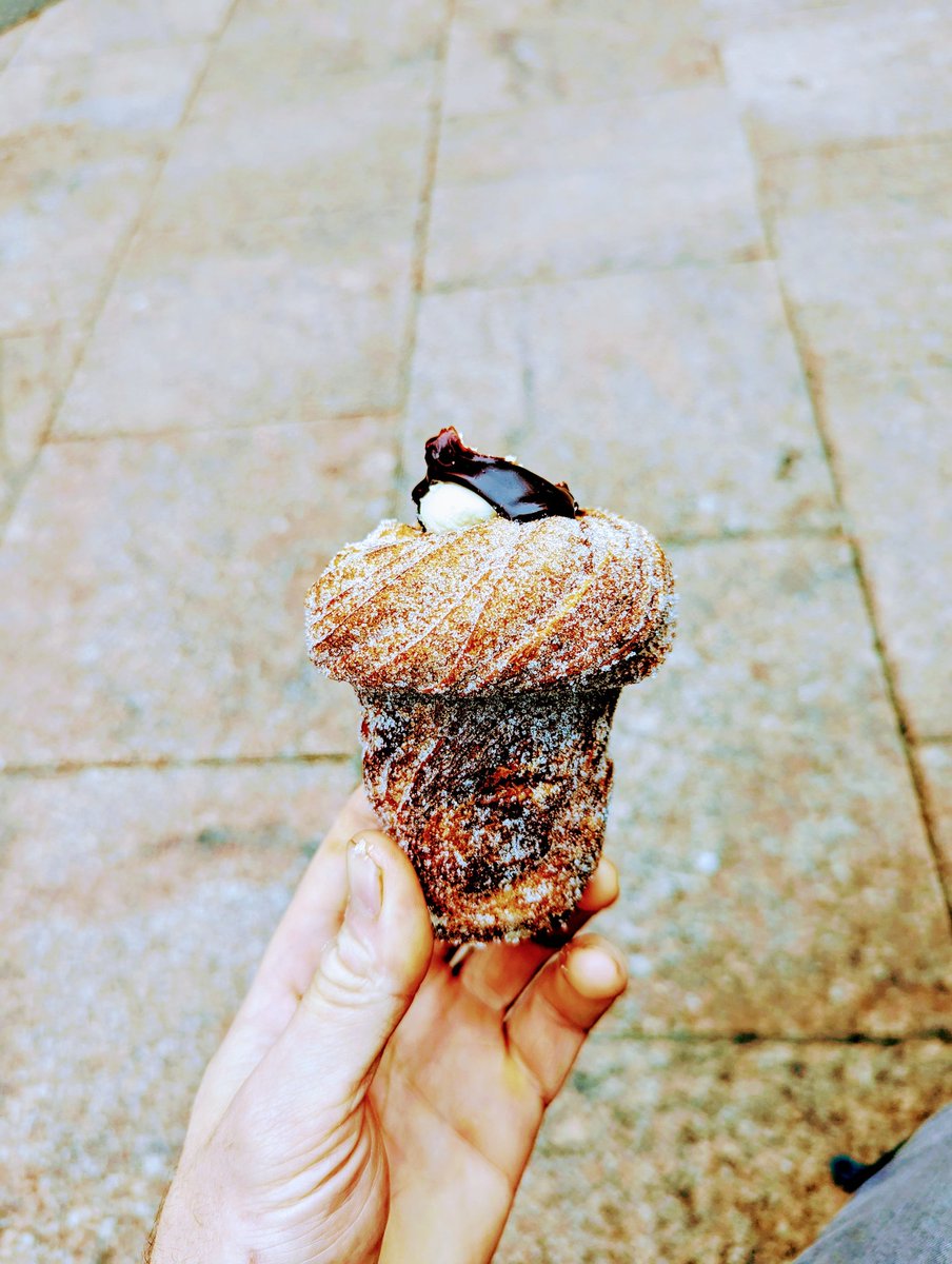 Ge0rgeWatson's tweet photo. 📸 backs to my Cruffin at @SupermoonBake #delicious #nyc #dessert #Foodie https://t.co/zTnhkPiMXl
