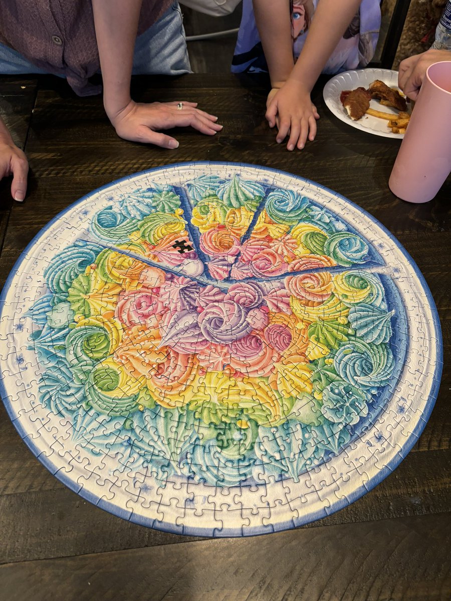 Baraven511Beth's tweet photo. We completed this incredibly hard puzzle but we were missing a piece. It must not have been in the box 😞@RavensburgerNA https://t.co/AyExxr1CZ0