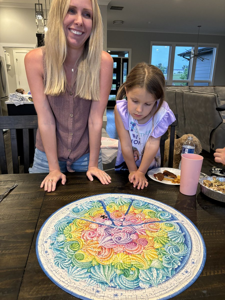 Baraven511Beth's tweet photo. We completed this incredibly hard puzzle but we were missing a piece. It must not have been in the box 😞@RavensburgerNA https://t.co/AyExxr1CZ0