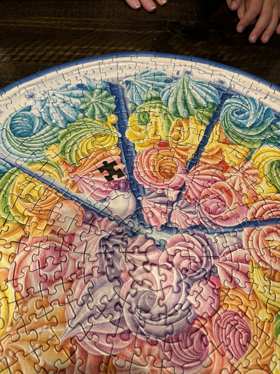 Baraven511Beth's tweet photo. We completed this incredibly hard puzzle but we were missing a piece. It must not have been in the box 😞@RavensburgerNA https://t.co/AyExxr1CZ0