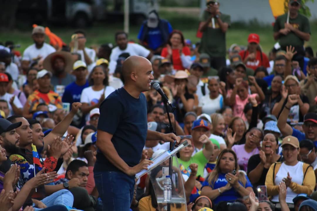 HectoRodriguez's tweet image. La mayoría de los mirandinos y las mirandinas queremos paz, concentrar nuestras energías y fuerzas en seguir recuperando la calidad de vida de todas las familias venezolanas. En nuestro estado reconquistamos el diálogo y el respeto entre vecinos y vecinas; y no vamos a retroceder…