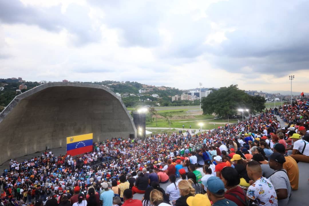HectoRodriguez's tweet image. La mayoría de los mirandinos y las mirandinas queremos paz, concentrar nuestras energías y fuerzas en seguir recuperando la calidad de vida de todas las familias venezolanas. En nuestro estado reconquistamos el diálogo y el respeto entre vecinos y vecinas; y no vamos a retroceder…