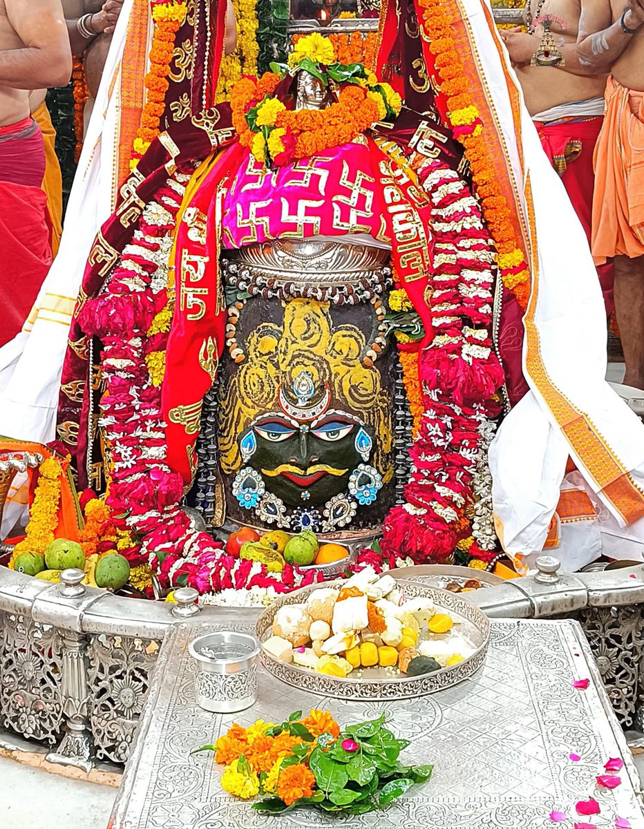 12Jyotirling's tweet photo. श्री महाकालेश्वर ज्योतिर्लिंग जी के आज के भस्म आरती श्रृंगार दिव्य दर्शन 03.08.2024 https://t.co/HcqMnFWzyz