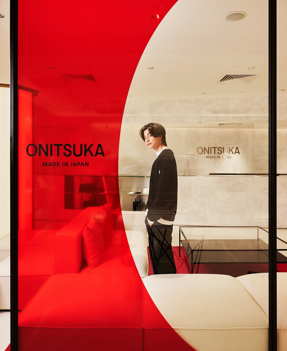 goofy_gulfy's tweet image. ที่บอกว่าไปสิงคโปร์คือไปถ่ายงานอะไรบางอย่าง คืองานนี้ใช่มั้ย 🐯🇸🇬

@OnitsukaTiger #OnitsukaTiger
#HarperBazaar @gulfkanawut
#GulfKanawut #กลัฟคณาวุฒิ