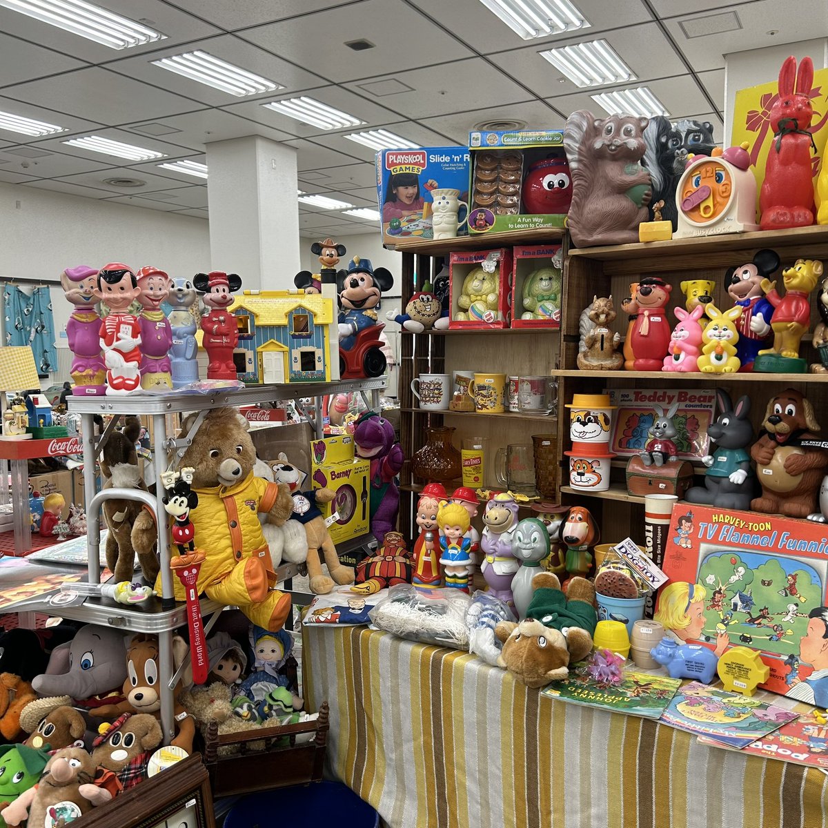 toys_hakidame's tweet photo. *
JUNK SHOW🌈
*
#vintage #antique #qntiqueshow #toys #toyshow #toystore #toyshop #junk #junkshow #古物 #古雑貨 #古道具 #オモチャ #横浜 #ジャンクショー #板橋区 #下赤塚 #地下鉄赤塚 #HAKIDAME https://t.co/FiEhRWZnH4