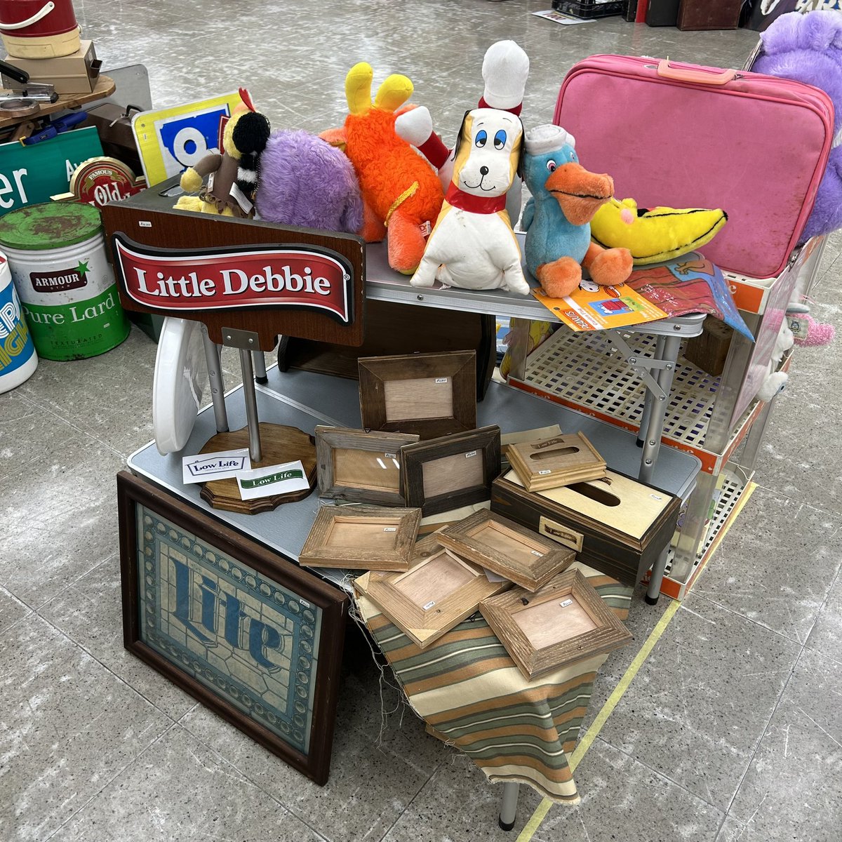 toys_hakidame's tweet photo. *
JUNK SHOW🌈
*
#vintage #antique #qntiqueshow #toys #toyshow #toystore #toyshop #junk #junkshow #古物 #古雑貨 #古道具 #オモチャ #横浜 #ジャンクショー #板橋区 #下赤塚 #地下鉄赤塚 #HAKIDAME https://t.co/FiEhRWZnH4