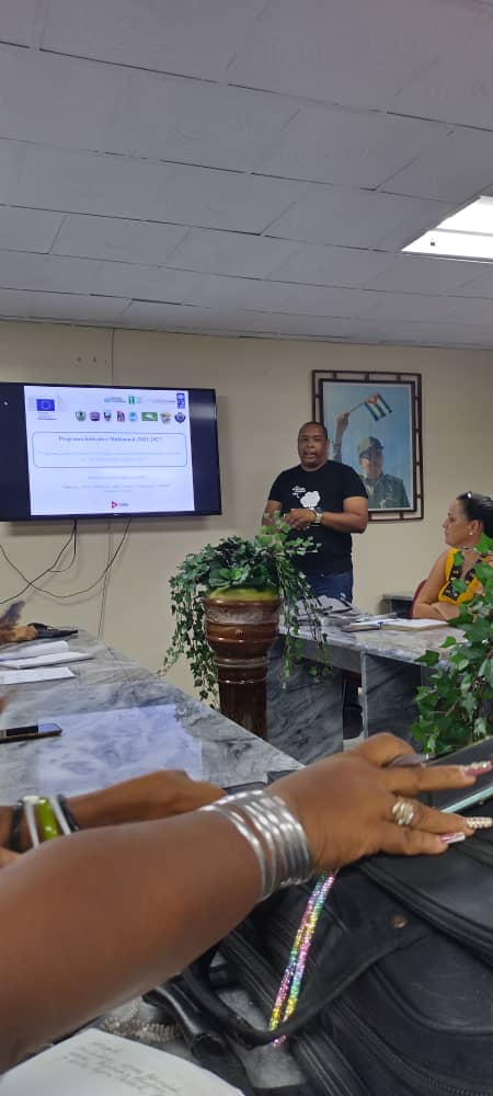Excelente jornada en #LaIslaDeLaJuventud, junto al equipo de Municipios Sostenibles de allí. Agradecemos a las autoridades municipales.
<a href="/MEP_CUBA/">Ministerio de Economía y Planificación de Cuba</a> <a href="/CEDEL17/">Centro de Desarrollo Local y Comunitario</a> <a href="/aics_lavana/">AICS La Habana</a> <a href="/PNUDCuba/">PNUD Cuba</a> <a href="/UEenCuba/">Unión Europea en Cuba</a>