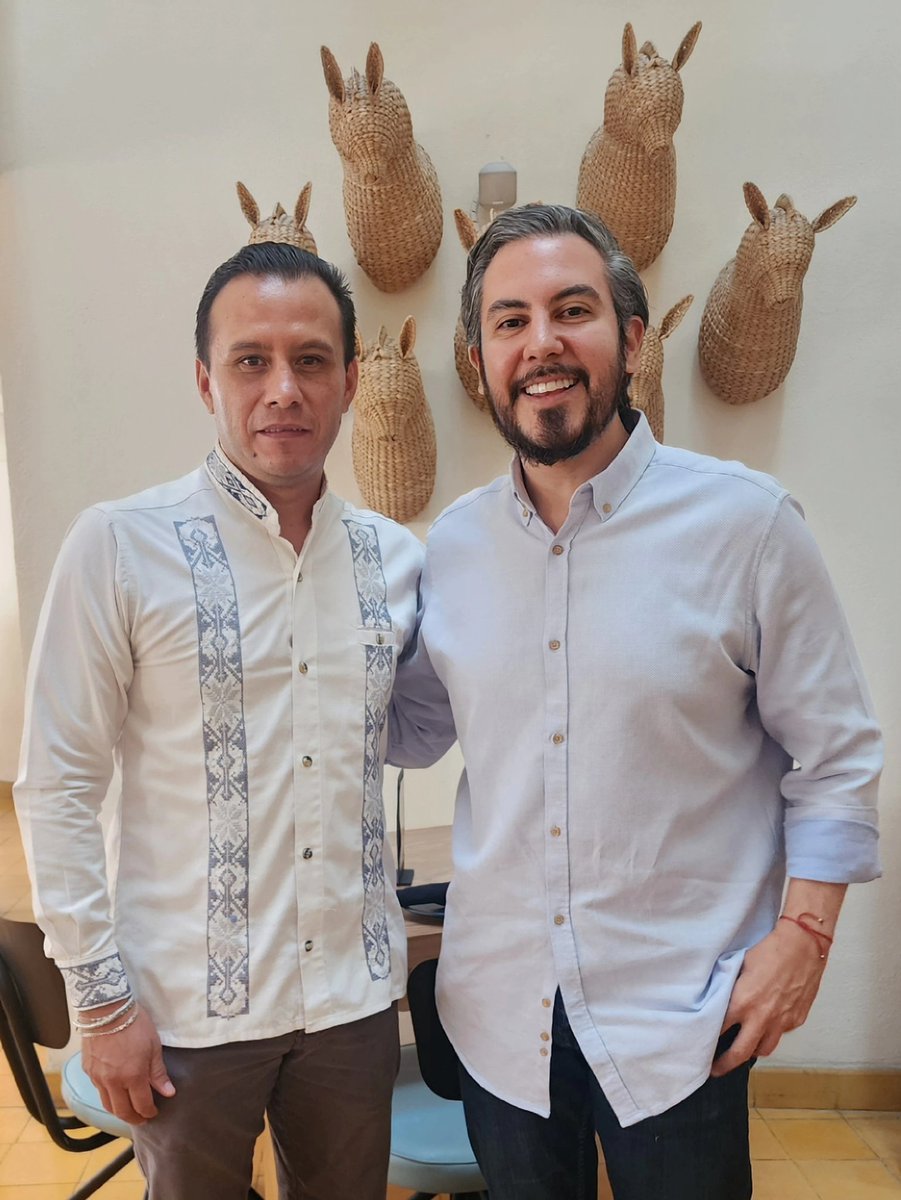 EnriqueDelRayo's tweet photo. #Taxco | Un gusto saludar a nuestro presidente electo, Juan Andrés Vega, a quien agradezco su ánimo, su amistad, pero sobre todo su compromiso por seguir trabajando en equipo por nuestro destino. Estoy seguro que nuestro Pueblo Mágico se transformará de manera positiva. https://t.co/TfzQbmFgF4