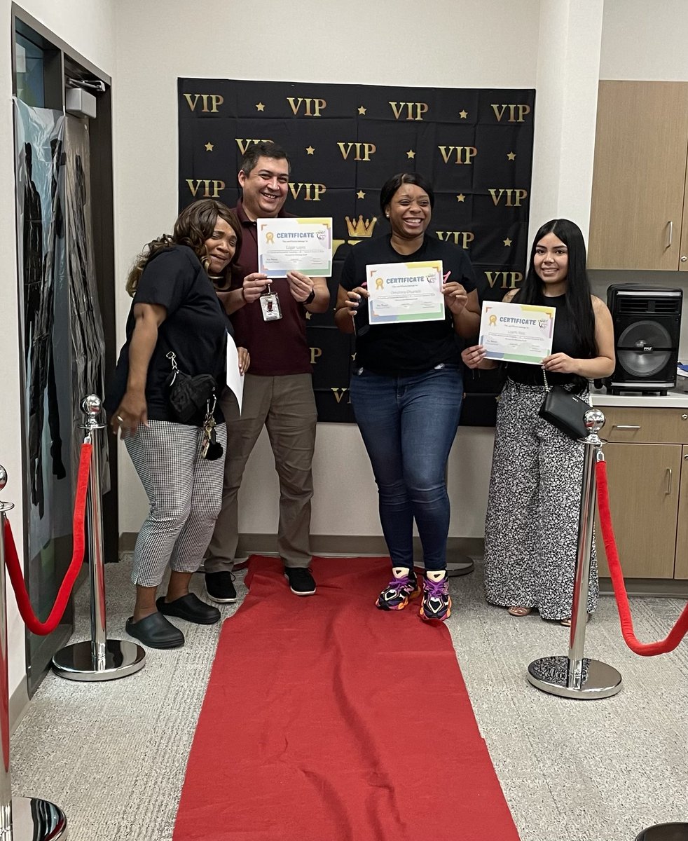 Oh look 👀 more Jefferson Jays returning for the #NewSchoolYear to ⁦<a href="/Jefferson_ELC/">Jefferson ELC</a>⁩ #JoyfulService At Jefferson we love to learn 🤗 ⁦<a href="/AliefISD/">Alief ISD</a>⁩ ⁦<a href="/AliefPreK/">Alief Early Childhood</a>⁩