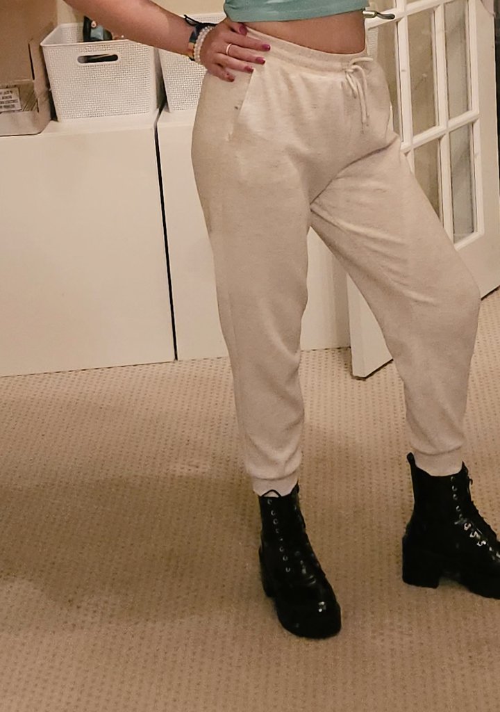 acubangoddess's tweet photo. I'm looking for a man in finance , trust fund, and money wasting tendencies 💸

Bdsm femdom brat queen domme mistress trophy wife https://t.co/9d6esxuseJ