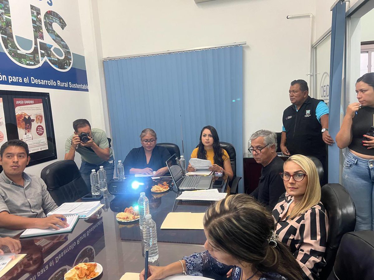 CoevalMorelos's tweet photo. La Directora de la #COEVAL @ArluzSiv asistió a la Primera Sesión Ordinaria e Instalación de Comité Dictaminador de los Programas Apoyo con Fertilizante Químico para el Estado y de Apoyo con Paquetes para la Producción Orgánica a Productores Agrícolas 2024 de @SedagroMorelos https://t.co/1f5m4ZMJA0