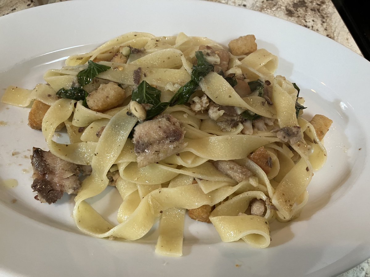 TimLewi53640836's tweet photo. Parpardelle with sardines, garlic, croutons (Sicilian influence there) and wilted basil. #twittersuppperclub #FridaySupper #fishonfridays https://t.co/m5Gd7qwpRt
