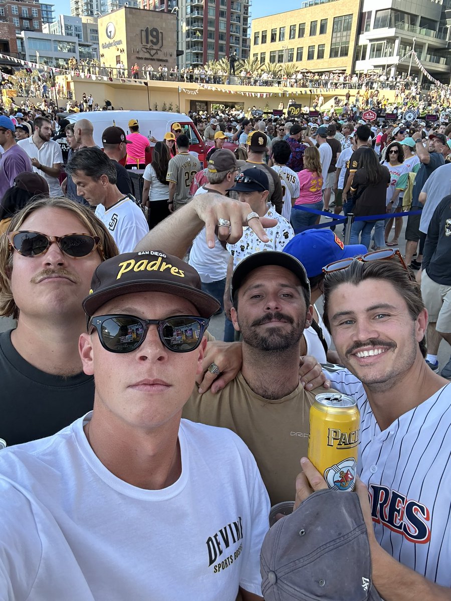 shanealanw's tweet photo. #forthefaithful @Padres https://t.co/SlDFmZnPYy
