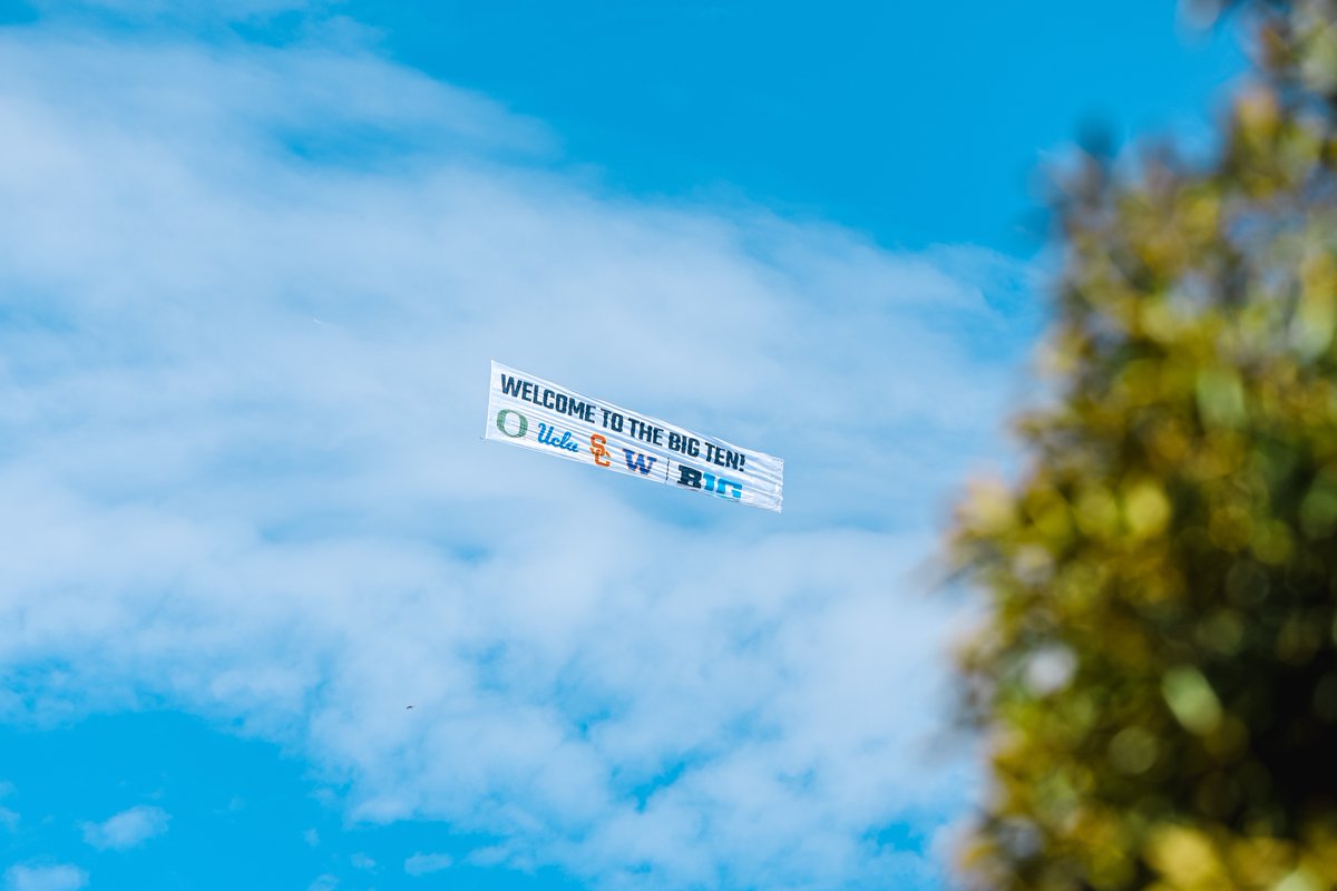 UCLAAthletics's tweet photo. Thanks for the #B1GWelcome, @bigten! 🛩️

#GoBruins https://t.co/BaUf1UXL3k