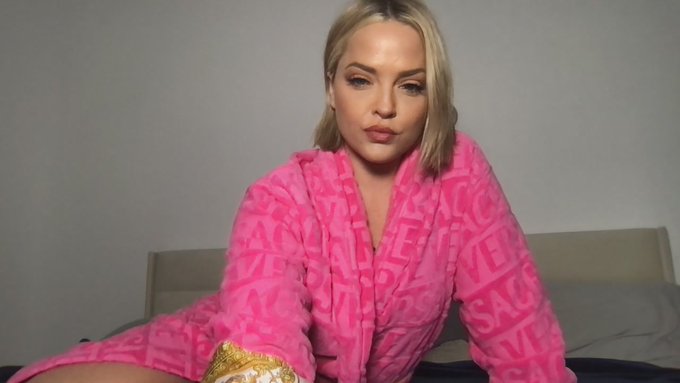 Alexis Texas is live now! https://t.co/KIncoSoJj4 https://t.co/sO2zWtrjhZ