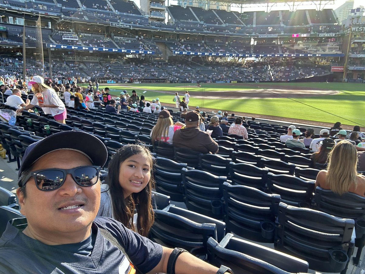 DannMarty's tweet photo. Go Padres! #forthefaithful https://t.co/nEzQHljFRq