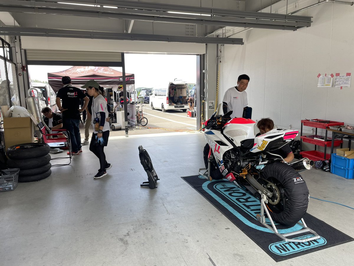 Ch47chinookDai's tweet photo. おはSUGO!
本日はSUGO4時間耐久レースです😁
予選は総合13位、クラス5位でした
スタートはこのあと10:45〜!
表彰台目指してがんばります!
#PLUSμ #TEC2 #SUGO https://t.co/uD1fJEjQfk