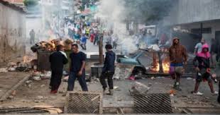#GuionEnDesarrollo El presidente Nicolás Maduro detalló los destrozos realizados por grupos violentos que niegan los resultados electorales oficiales e impulsan el caos y la destrucción. 

12 universidades 
7 escuelas de educación inicial
21 escuelas de educación primaria